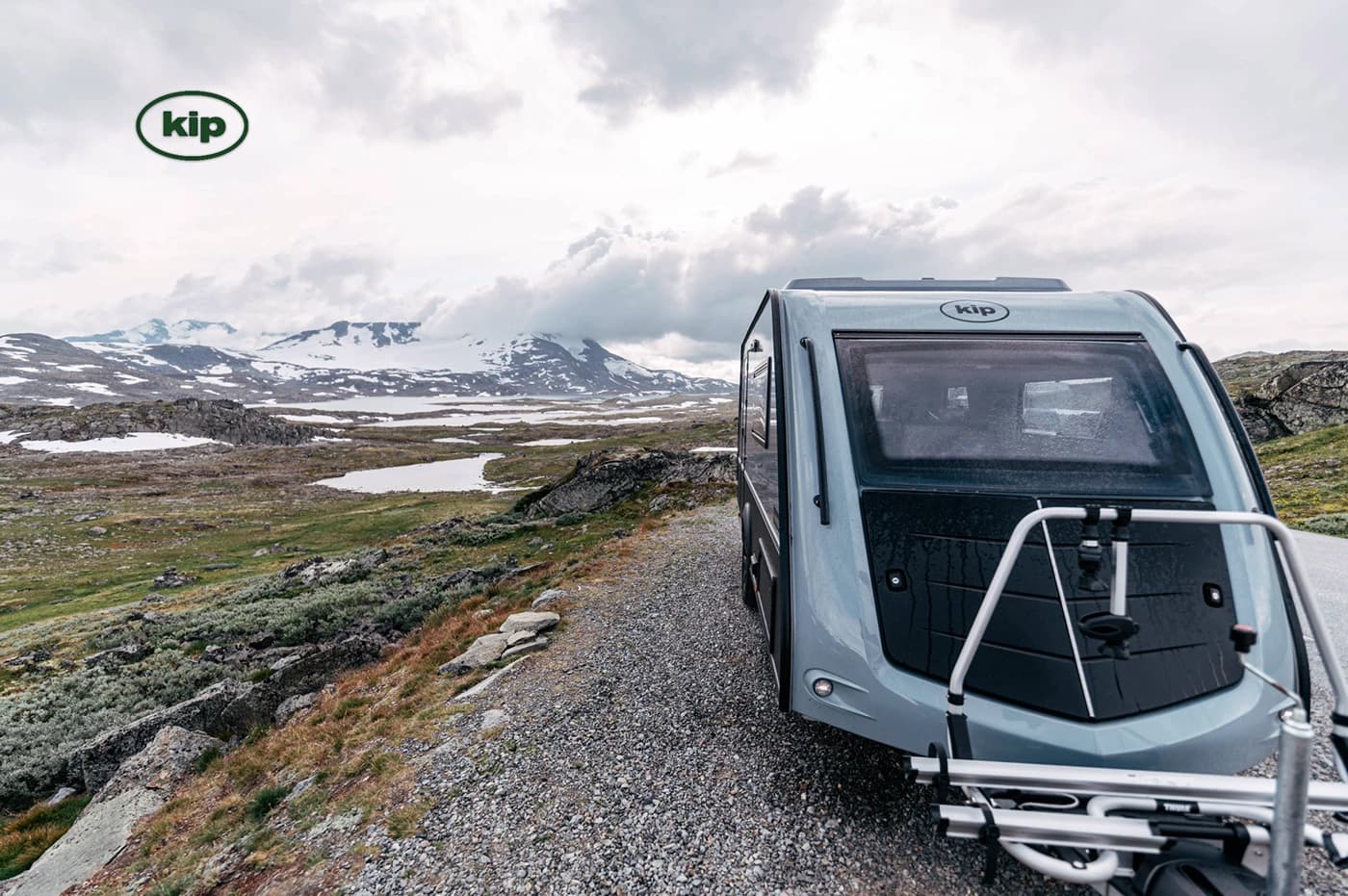 Kip Kompakt caravan in een Noors landschap